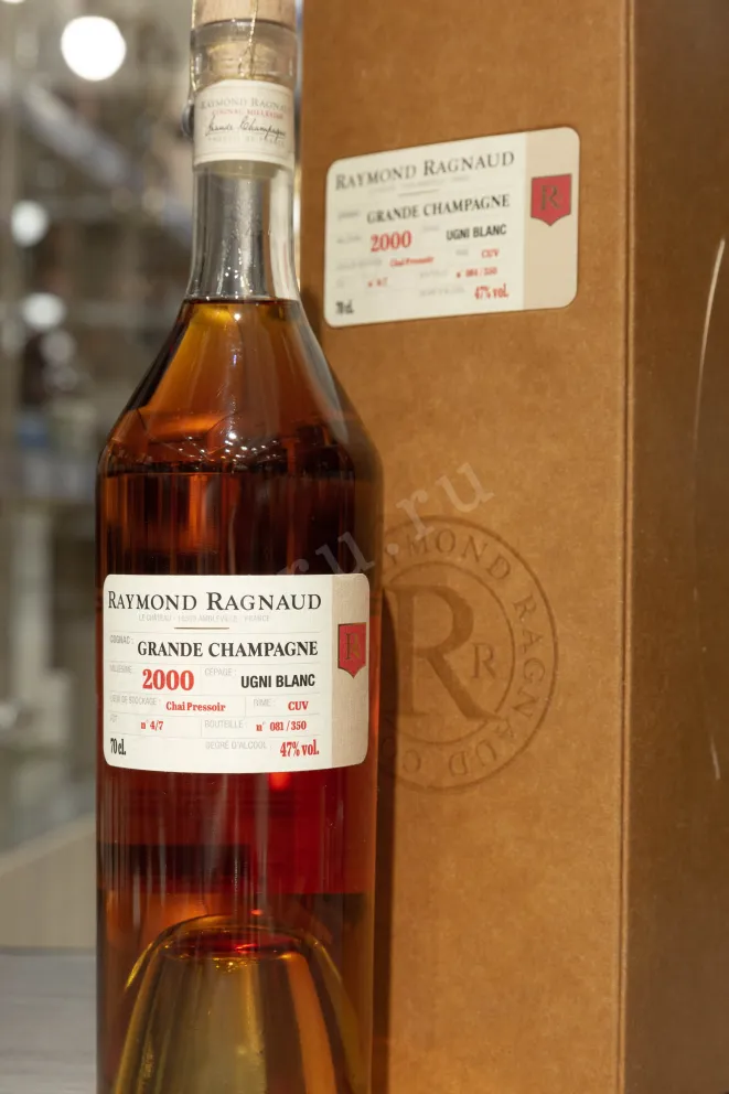 В магазине Крю Профи Raymond Ragnaud Millesime Grande Champagne in gift box 2000 0.7 л