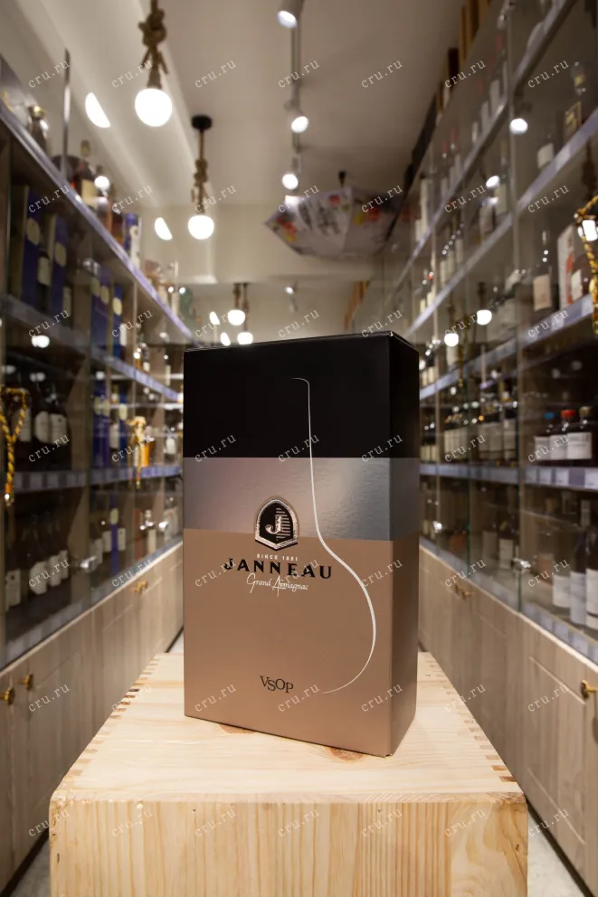 В магазине Крю Профи Janneau VSOP gift box 0.5 л