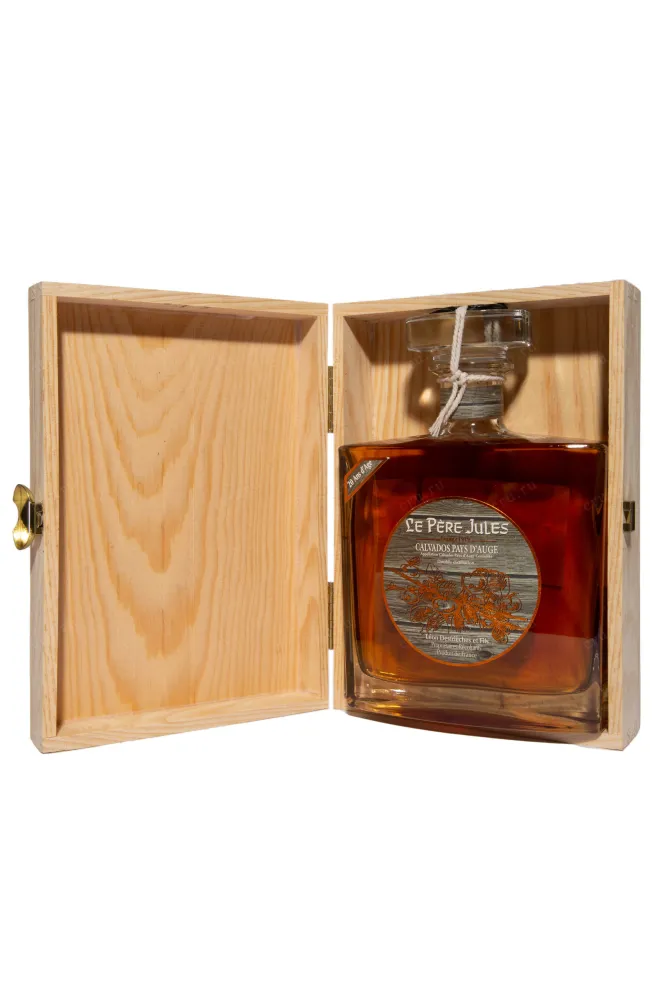 В деревянной коробке Le Pere Jules 20 years in gift box 0.7 л