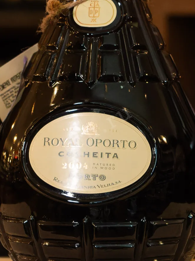 В магазине Крю Профи Royal Oporto Coheita with gift box 2004 0.75 л