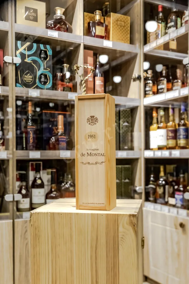 В магазине Крю Профи De  Montal 1951 0.2 л