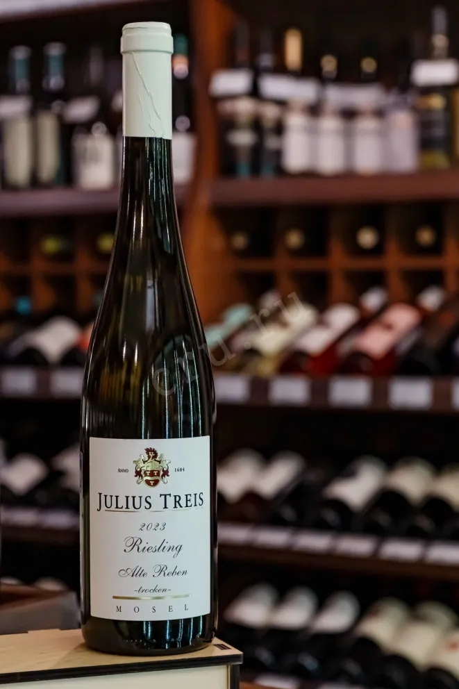 В магазине Крю Профи Julius Treis Riesling Alte Reben Trocken 2023 0.75 л