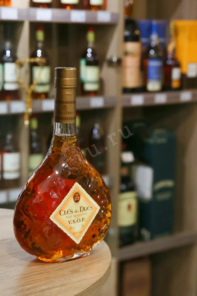 В магазине Крю Профи Cles des Ducs VSOP 0.7 л