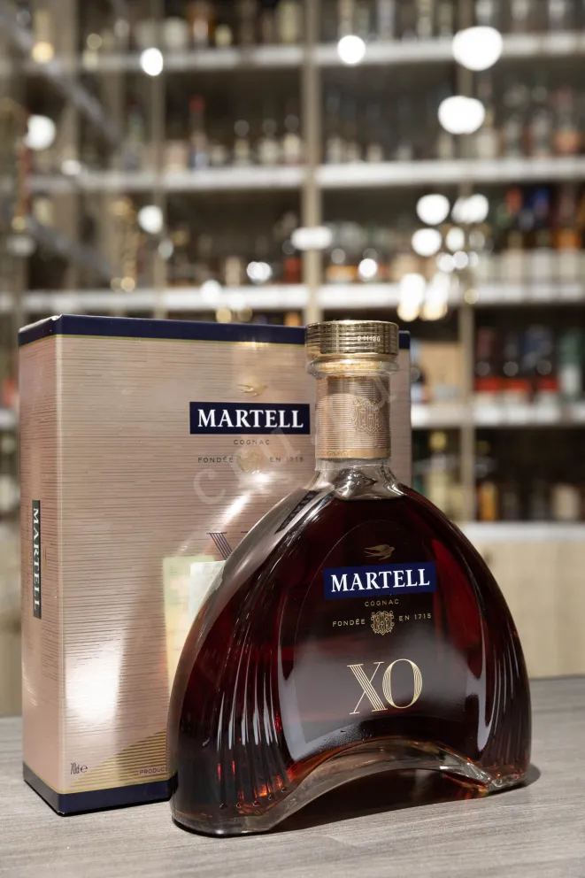 В магазине Крю Профи Martell XO 0.7 л