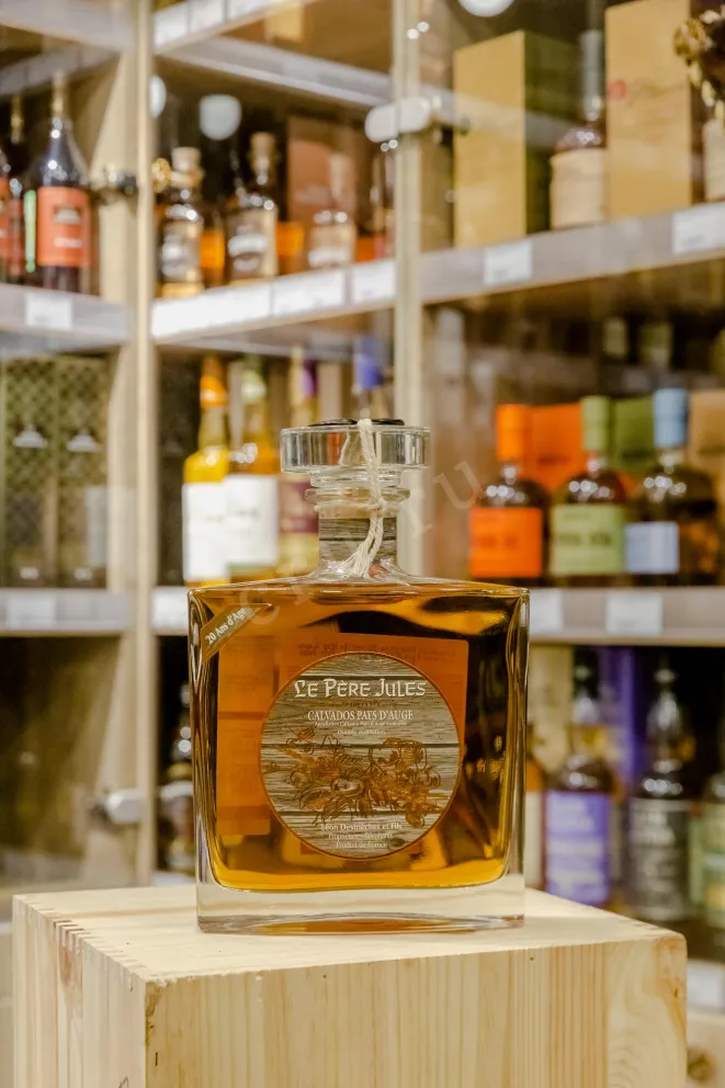 В магазине Крю Профи Le Pere Jules Pays d'Auge 20 ans in wooden box 0.7 л