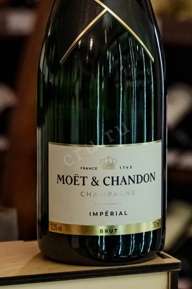 В магазине Крю Профи Moet & Chandon Imperial Brut gift box 2021 0.75 л