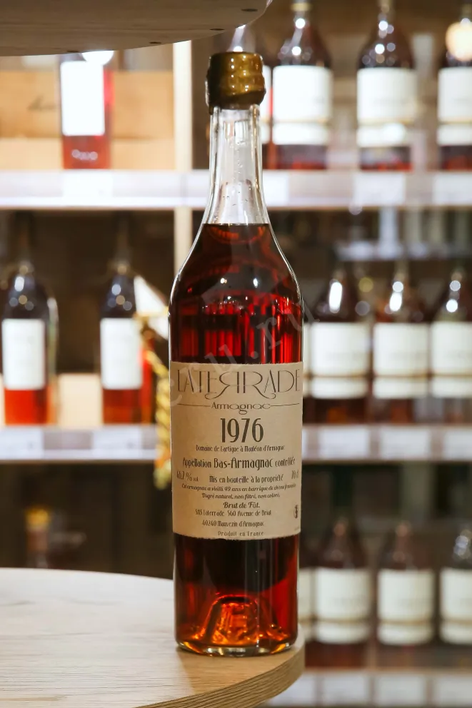 В магазине Крю Профи Laterrade Domaine de Lartigue Bas-Armagnac in wooden box 1976 0.7 л
