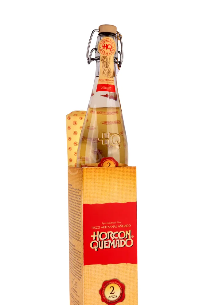 В подарочной коробке  Horcon Quemado Pisco Reservado 2 Anos 0.645 л