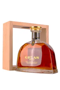 Арманьяк Gelas Bas Armagnac 8 years decanter in wooden box  0.7 л