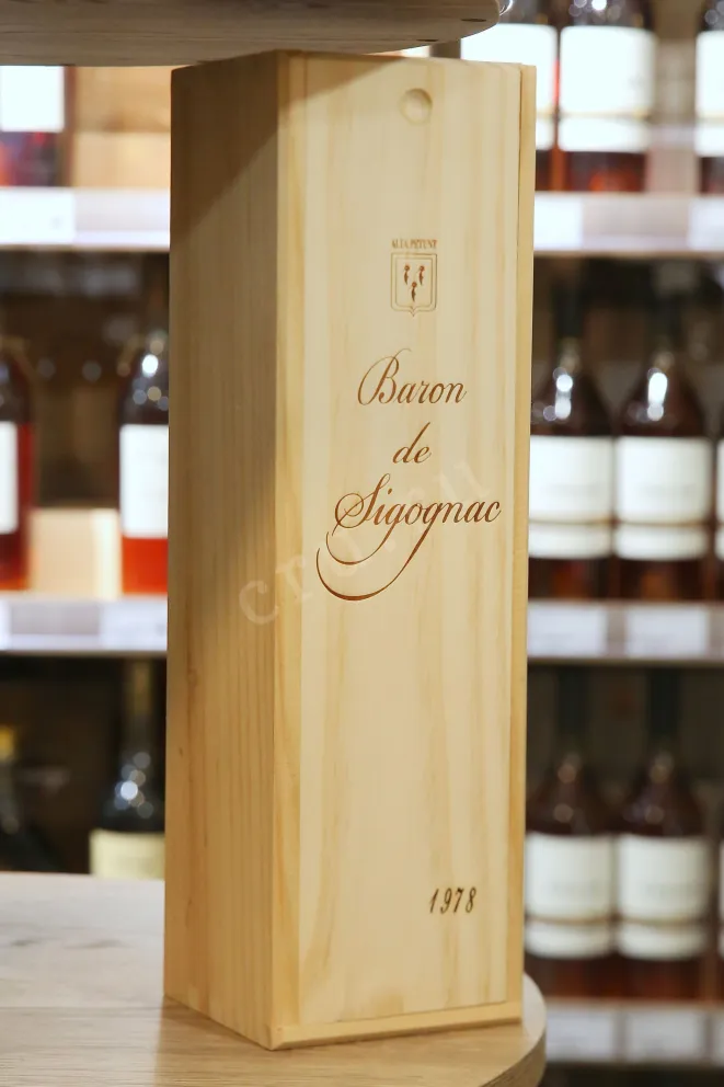 В магазине Крю Профи Baron de Sigognac wooden box 1978 0.7 л