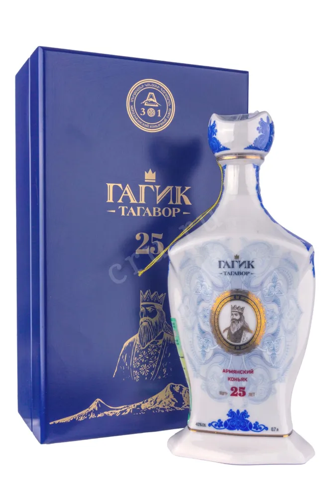Коньяк Гагик Тагавор ОС 25 лет в деревянной упаковке  0.7 л