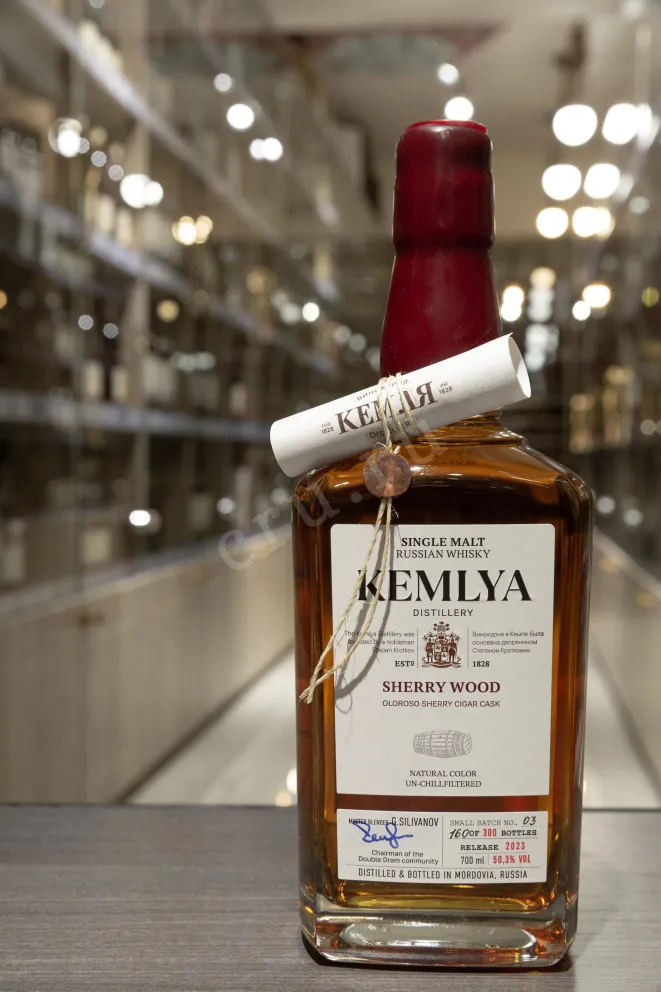 В магазине Крю Профи Kemlya Sherry Wood in wooden box 0.7 л