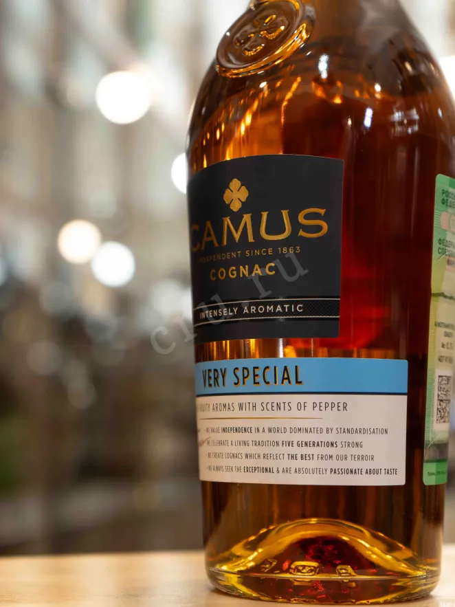 В магазине Крю Профи Camus VS Intensely Aromatic in gift box 0.7 л