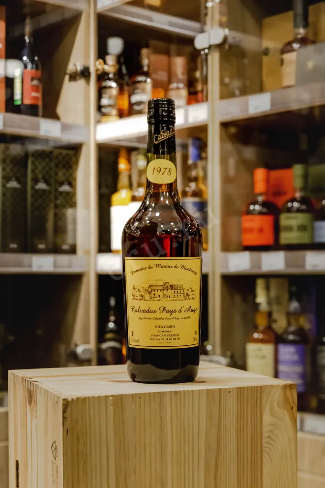В магазине Крю Профи Domaine du Manoir de Montreuil Calvados Pays dAuge 1978 0.7 л