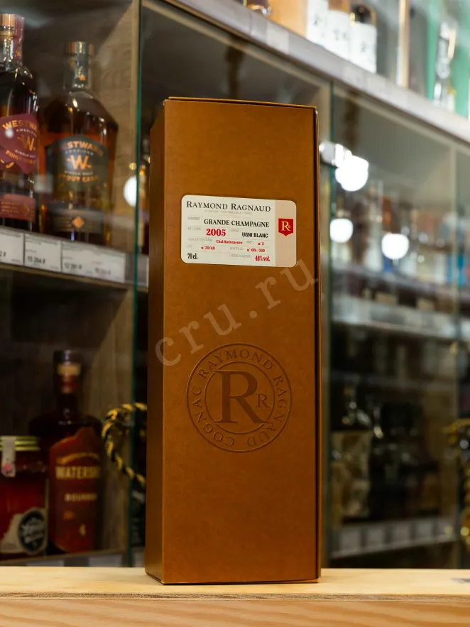 В магазине Крю Профи Raymond Ragnaud Millesime Grande Champagne in gift box 2005 0.7 л