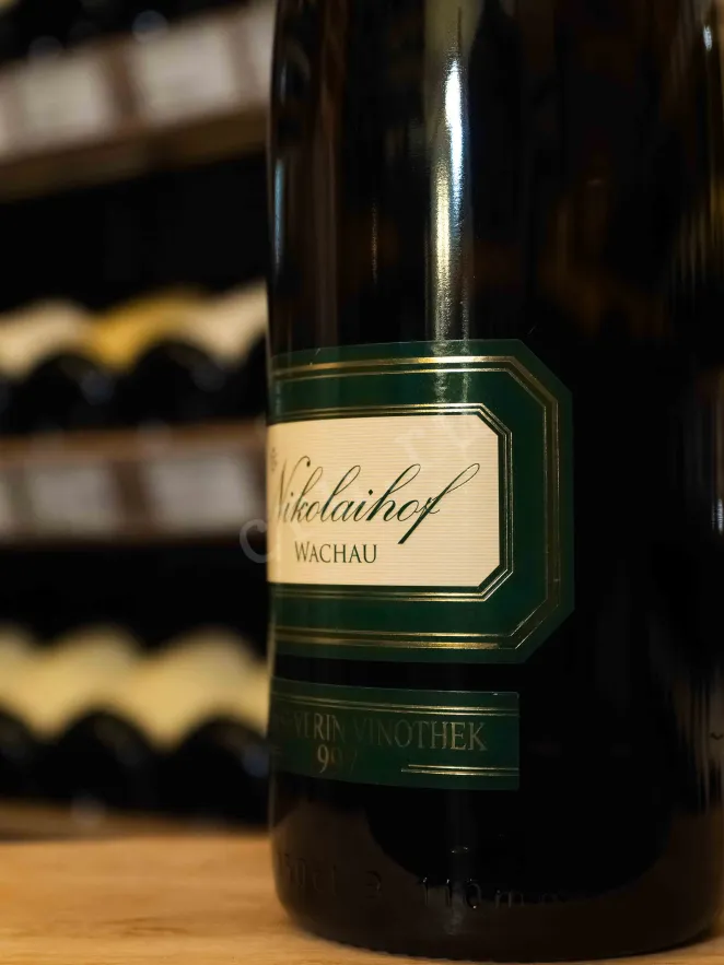 В магазине Крю Профи Nikolaihof Wachau Vinothek Fass Severin Riesling in wooden box 1997 1.5 л