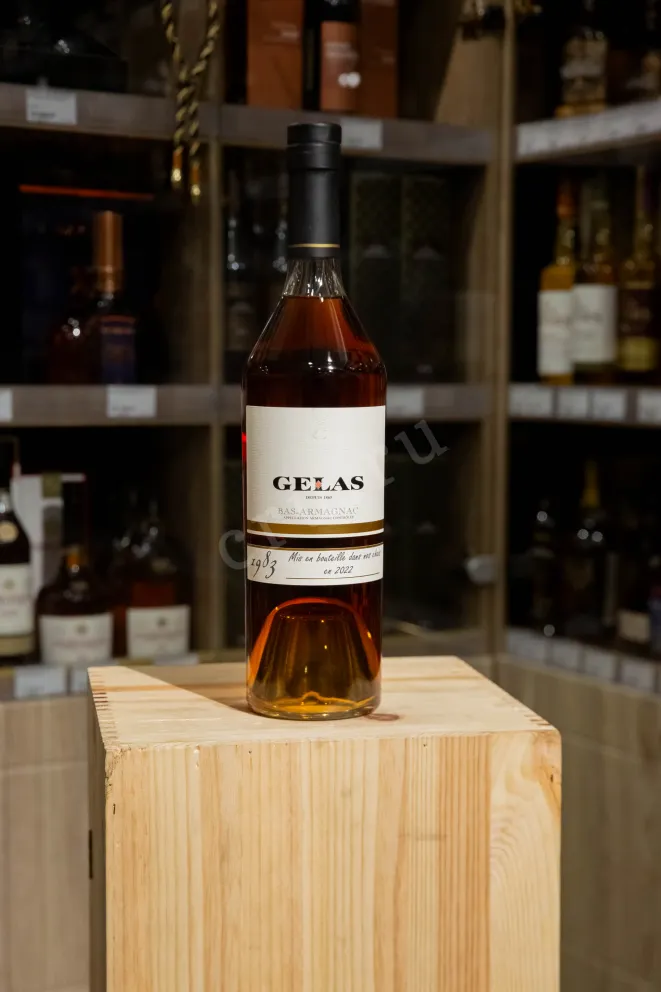 В магазине Крю Профи Gelas 1983 0.7 л