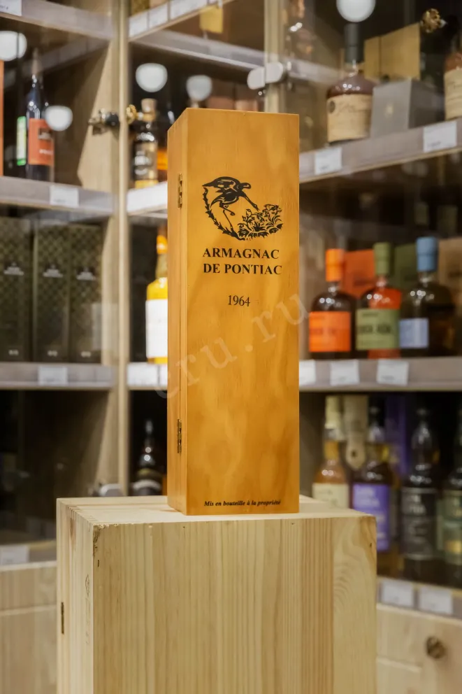 В магазине Крю Профи Bas-Armagnac De Pontiac wooden box 1964 0.7 л