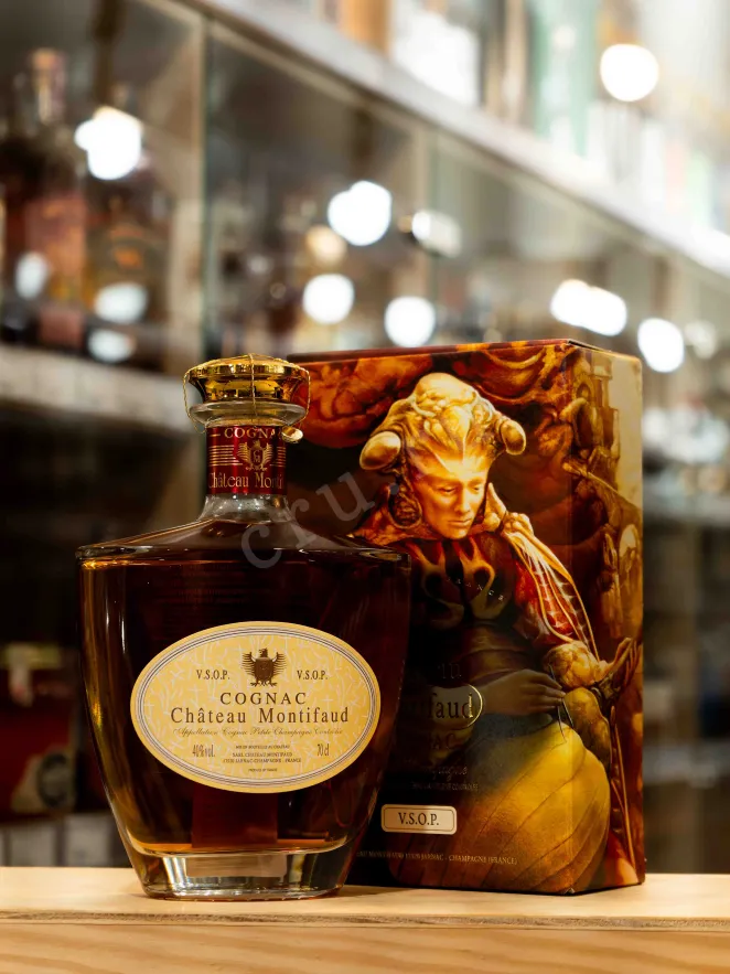 В магазине Крю Профи Chateau de Montifaud Petite Champagne VSOP in gift box 0.7 л