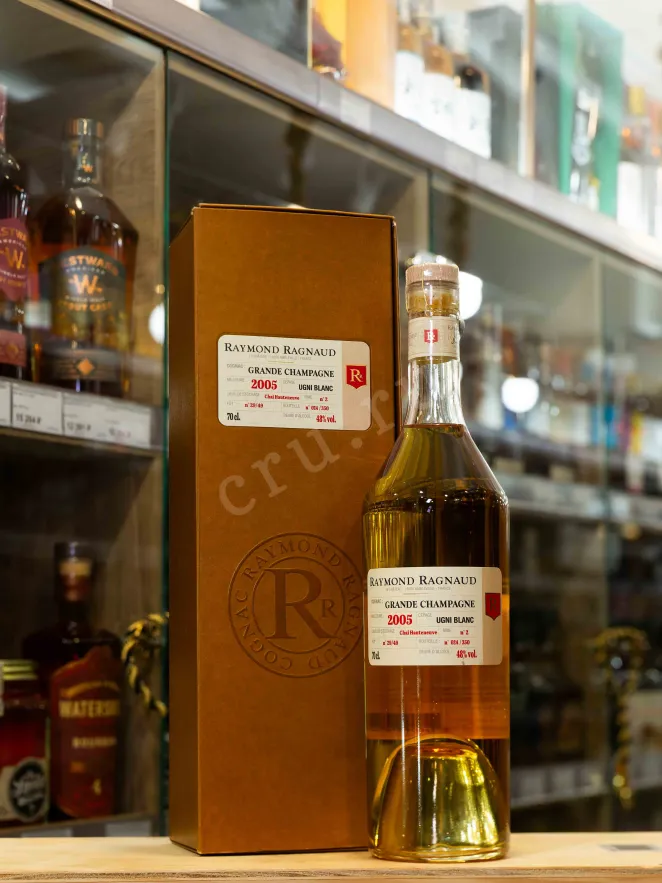 В магазине Крю Профи Raymond Ragnaud Millesime Grande Champagne in gift box 2005 0.7 л