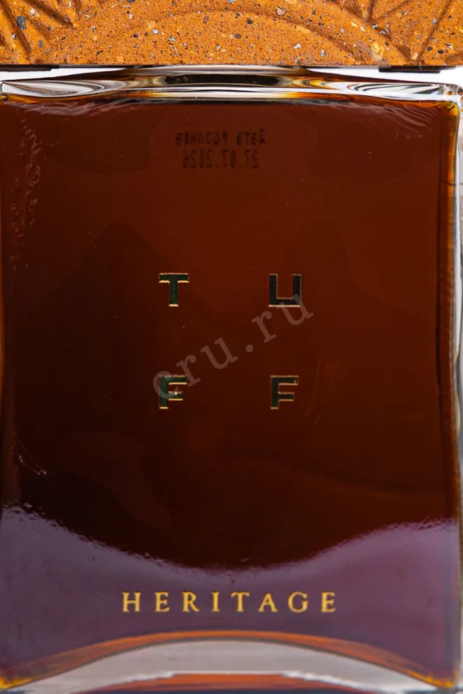 Этикетка Tuff 20 years old OC in gift box 0.7 л