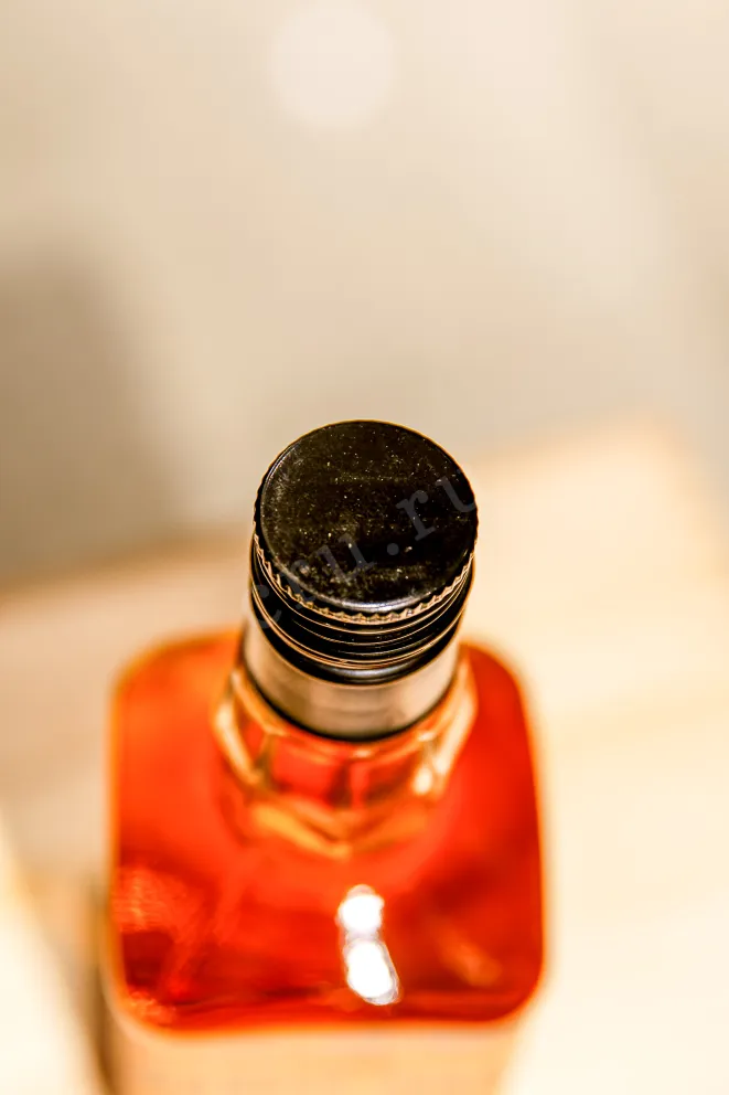 Пробка Barely Legal 5 Years Old 0.5 л