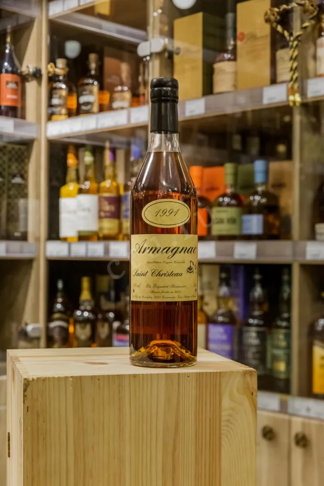 В магазине Крю Профи Saint-Christeau 1991 0.7 л