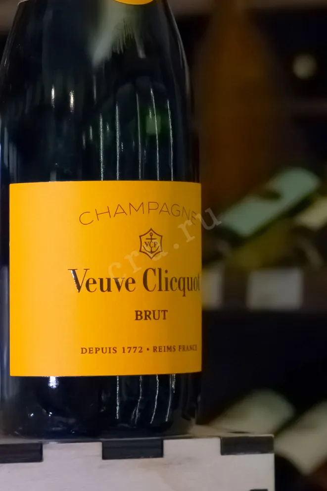 В магазине Крю Профи Veuve Clicquot Ponsardin 2019 0.375 л