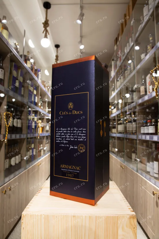 В магазине Крю Профи Cles des Ducs 1987 0.7 л
