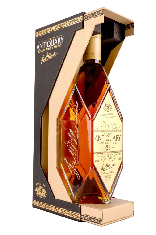 В подарочной коробке Antiquary 21 years 0.7 л