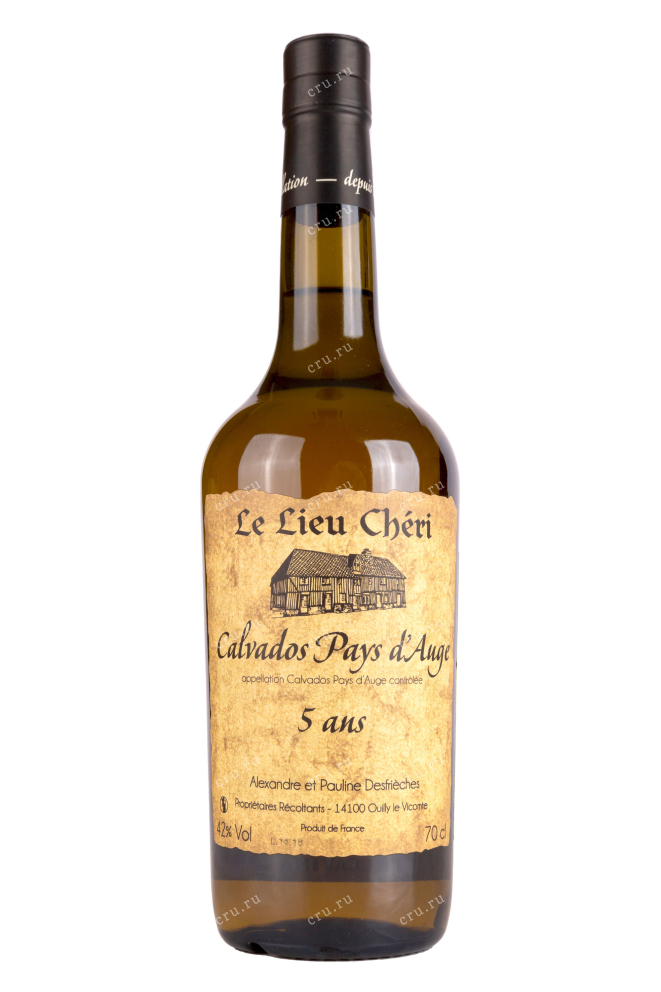 Бутылка Le Lieu Cheri Calvados Pays dAuge 5 ans gift box 0.7 л