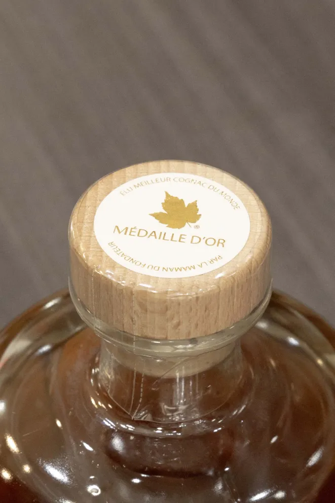 Пробка Bourgoin Eau-De-Mer XO 0.7 л