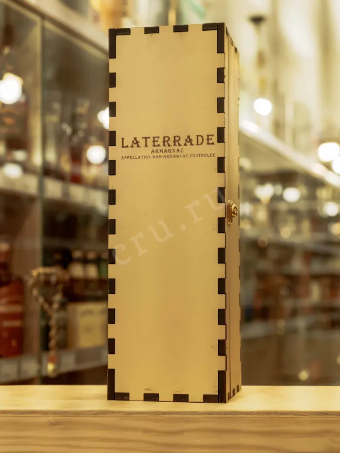 В магазине Крю Профи Laterrade Chateau de Castex Bas-Armagnac in wooden box 1960 0.7 л