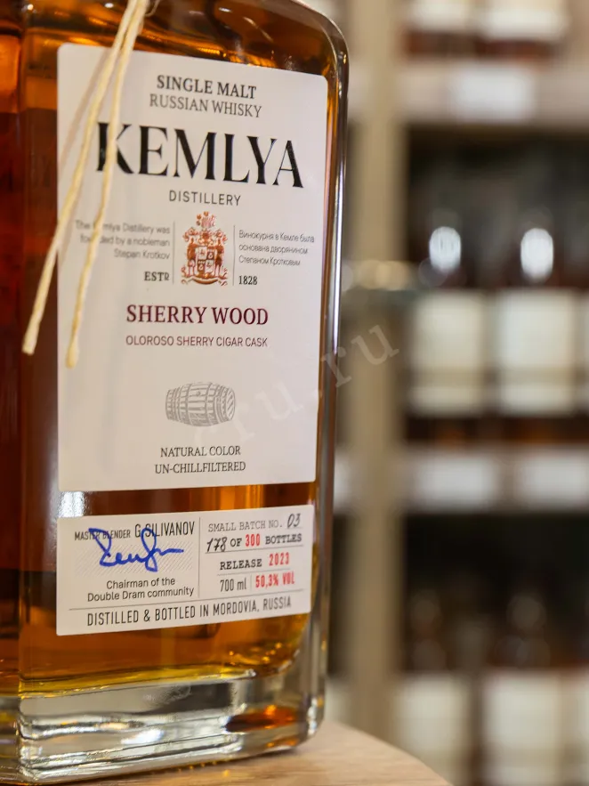 В магазине Крю Профи Kemlya Sherry Wood in wooden box 0.7 л