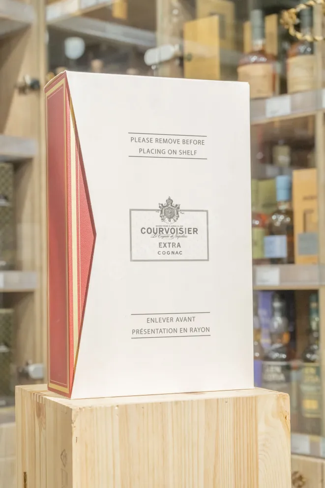 В магазине Крю Профи Courvoisier Extra in gift box 0.7 л