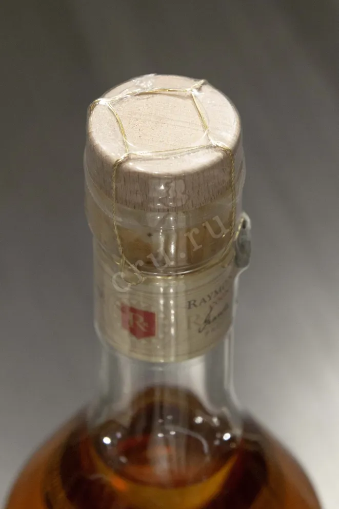 Пробка Raymond Ragnaud Millesime Grande Champagne in gift box 2005 0.7 л
