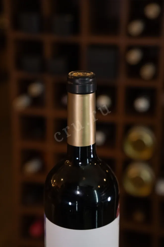 Пробка Mucho Mas de Felix Solis Red Semi-dry 2025 0.75 л