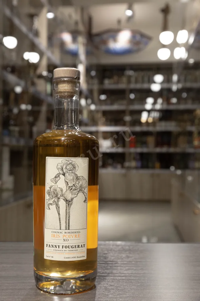 В магазине Крю Профи Fanny Fougerat Iris Poivre XO Borderies in gift box 0.7 л