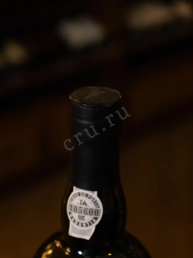 Пробка Royal Oporto Late Bottled Vintage in gift box 2018 0.75 л
