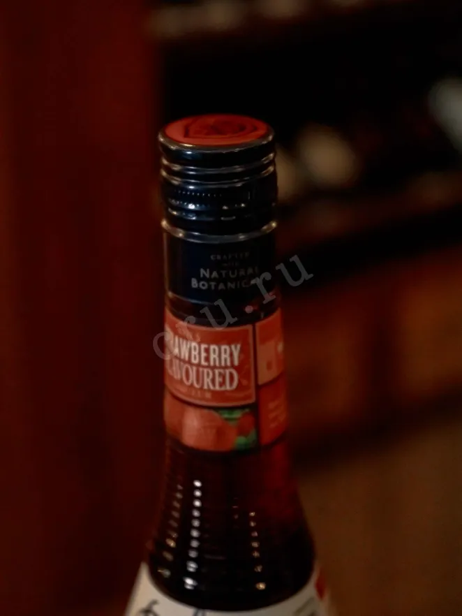 Пробка Bols Strawberry 0.7 л