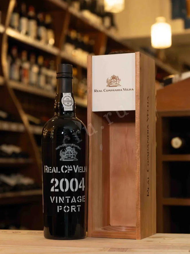 В магазине Крю Профи Real Companhia Velha Vintage Port in wooden box 2004 0.75 л