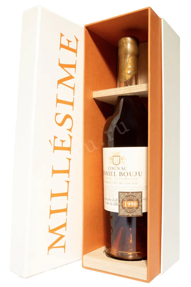 В подарочной коробке Daneil Bouju Grande Champagne Premier Cru De Cognac in gift box 1990 0.7 л