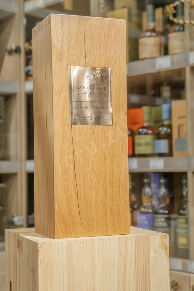 В магазине Крю Профи Daniel Bouju Reserve Familiale in wooden box 1946 0.7 л