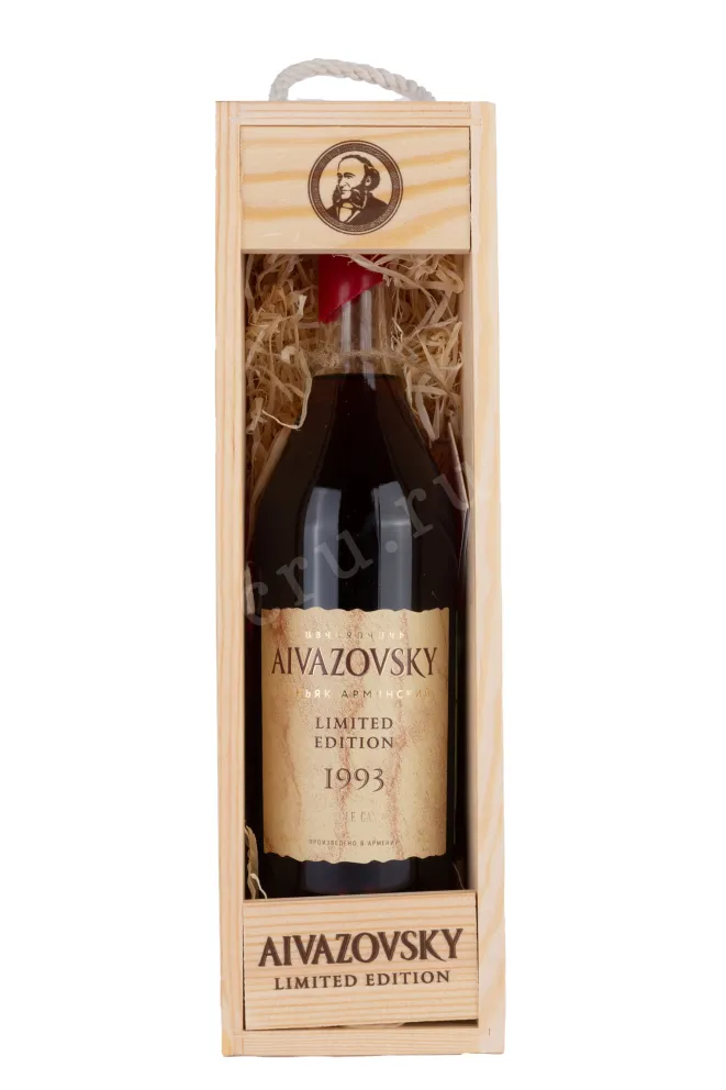 В деревянной коробке Aivazovsky Limited Edition wooden box 1993 0.7 л