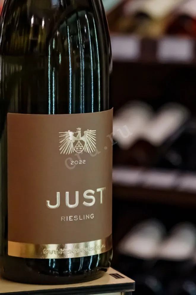 В магазине Крю Профи Gut Hermannsberg Just Riesling Trocken 2022 0.75 л