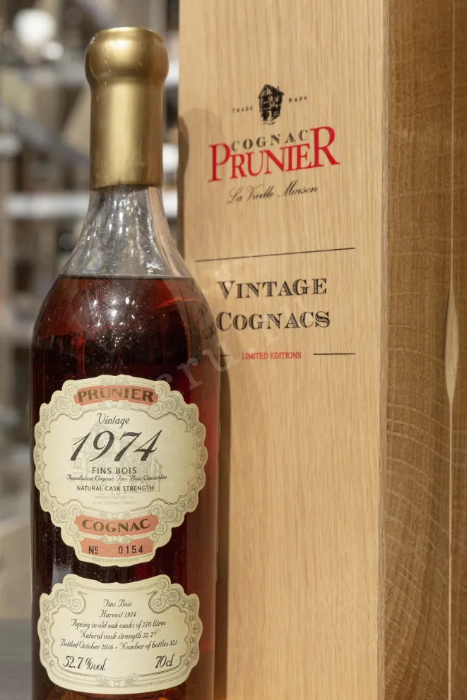 В магазине Крю Профи Prunier Fins Bois Vintage 1974 0.7 л