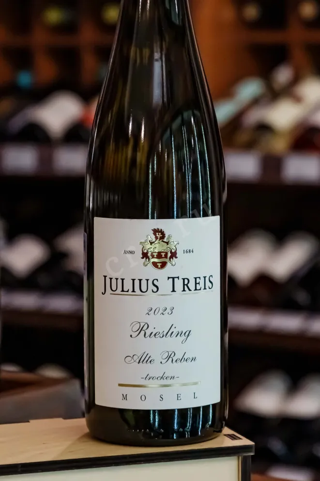 В магазине Крю Профи Julius Treis Riesling Alte Reben Trocken 2023 0.75 л
