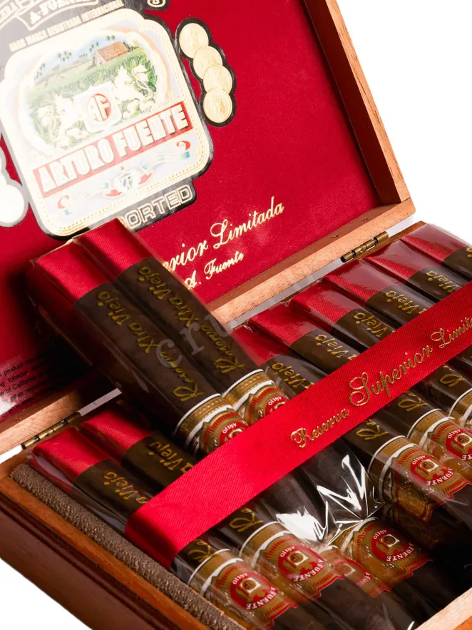 Коробка с сигарами Arturo Fuente Anejo Reserva Shark №77 Maduro