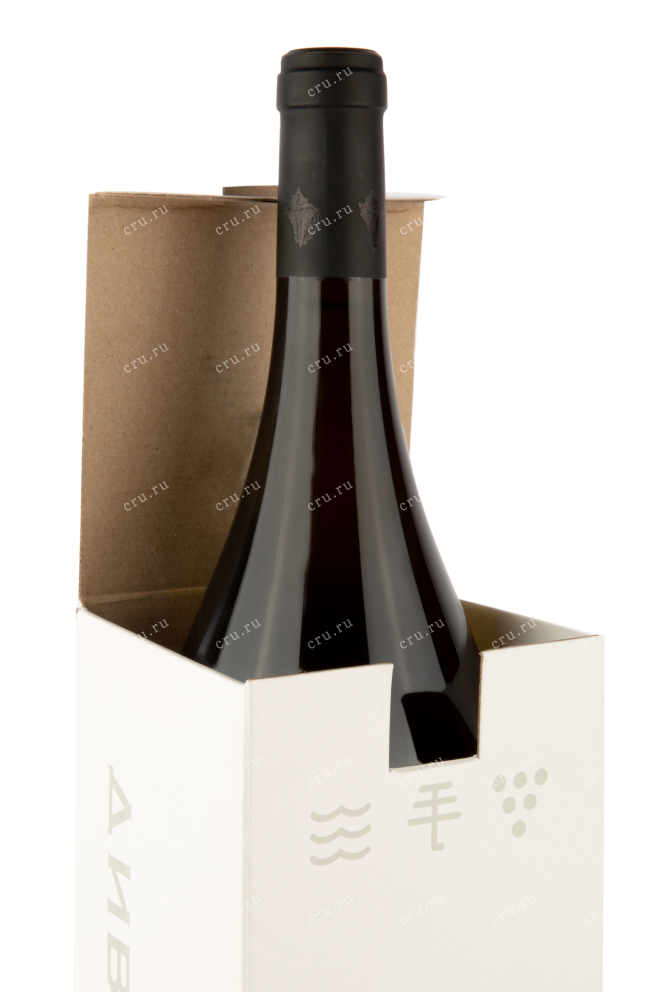 Вино Усадьба Дивноморское Восточный склон 1,5 в подарочной коробке