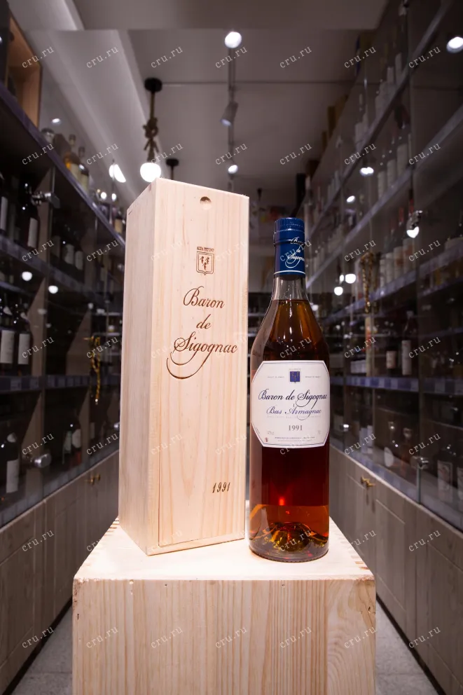 В магазине Крю Профи Baron de Sigognac wooden box 1991 0.7 л